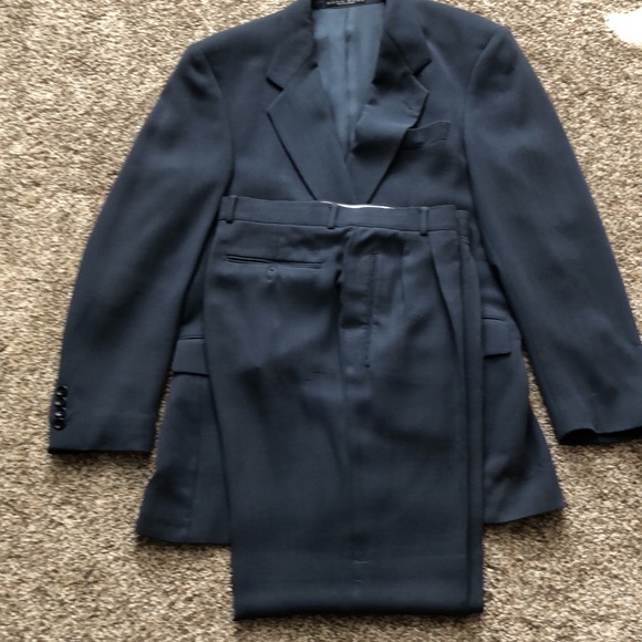 Hugo Boss blue men’s suit, jacket size 40 L and pants 31 x 36, made in Germany. - Picture 6 of 13